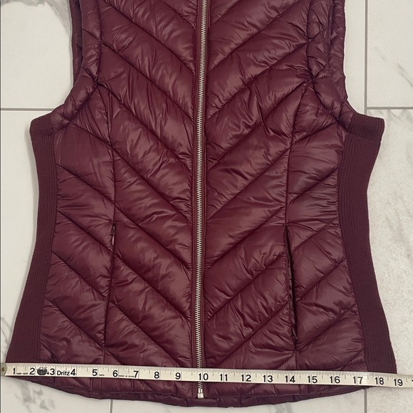 Burgundy Quilted Puffer Vest Zip Front Side Pockets Sz M - Picture 13 of 14